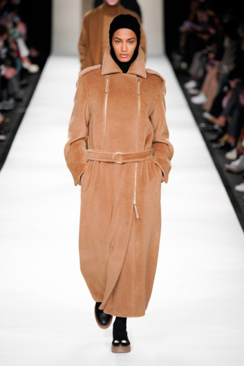Fotoservizio/FW 22-23/WOMEN/SFILATA/MAX MARA/DP2/5