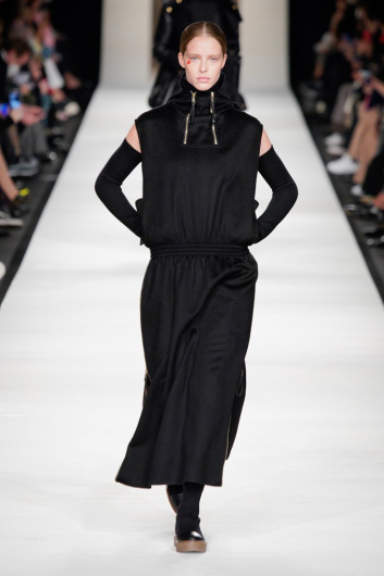 Fotoservizio/FW 22-23/WOMEN/SFILATA/MAX MARA/DP2/8