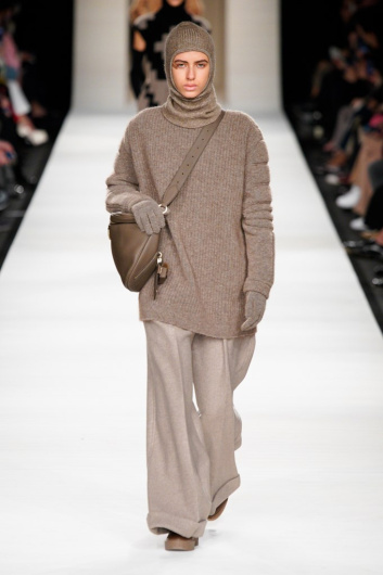 Fotoservizio/FW 22-23/WOMEN/SFILATA/MAX MARA/DP2/2