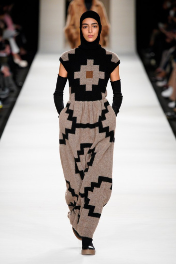 Fotoservizio/FW 22-23/WOMEN/SFILATA/MAX MARA/DP2/3