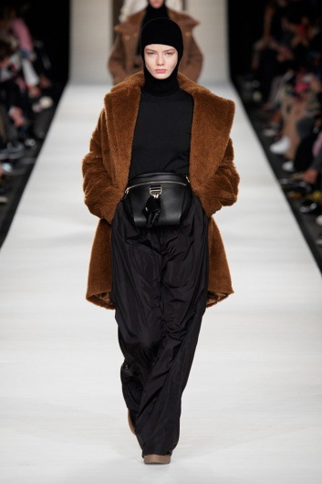 Fotoservizio/FW 22-23/WOMEN/SFILATA/MAX MARA/DP2/6