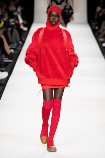 Fotoservizio/FW 22-23/WOMEN/SFILATA/MAX MARA/DP2/16