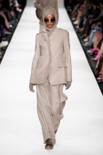 Fotoservizio/FW 22-23/WOMEN/SFILATA/MAX MARA/DP2/1