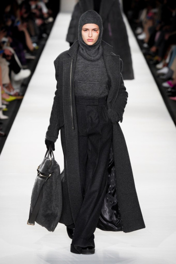 Fotoservizio/FW 22-23/WOMEN/SFILATA/MAX MARA/DP2/12