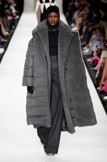 Fotoservizio/FW 22-23/WOMEN/SFILATA/MAX MARA/DP2/13