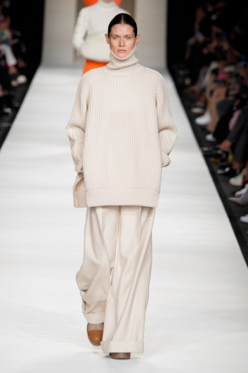 Fotoservizio/FW 22-23/WOMEN/SFILATA/MAX MARA/DP2/9