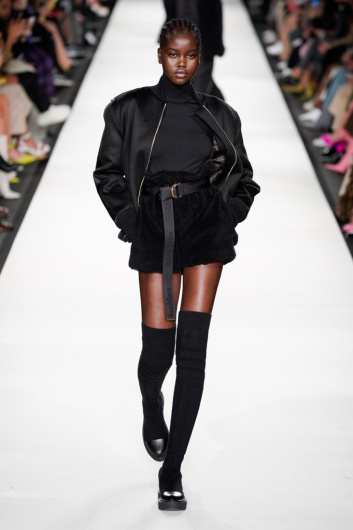 Fotoservizio/FW 22-23/WOMEN/SFILATA/MAX MARA/DP2/21