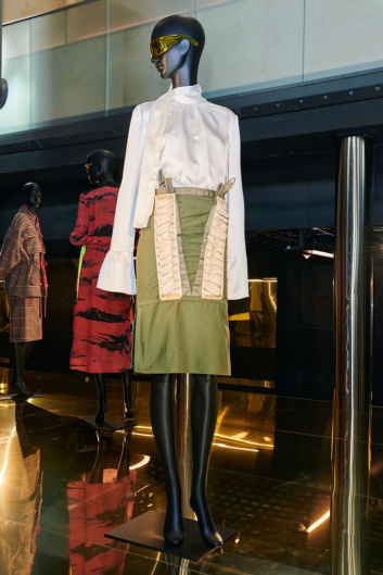 Fotoservizio/FW 22-23/WOMEN/PRESENTAZIONE/GILBERTO CALZOLARI/DP2/0
