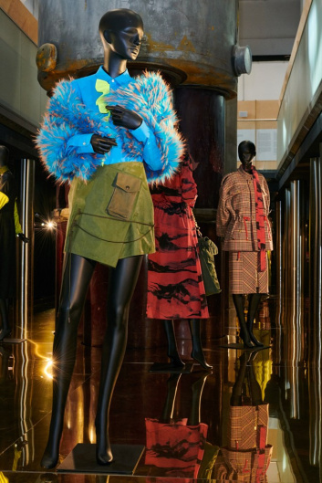 Fotoservizio/FW 22-23/WOMEN/PRESENTAZIONE/GILBERTO CALZOLARI/DP2/1