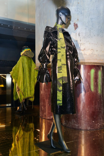 Fotoservizio/FW 22-23/WOMEN/PRESENTAZIONE/GILBERTO CALZOLARI/DP2/10