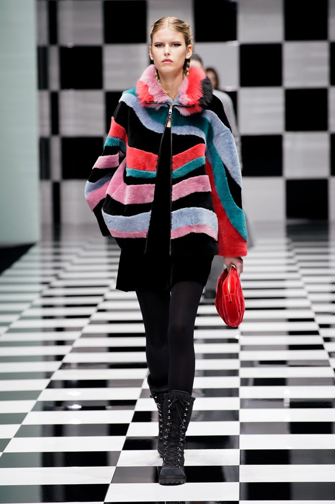 Fotoservizio/FW 22-23/WOMEN/SFILATA/EMPORIO ARMANI/DP2/3