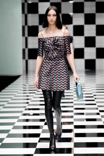 Fotoservizio/FW 22-23/WOMEN/SFILATA/EMPORIO ARMANI/DP2/4