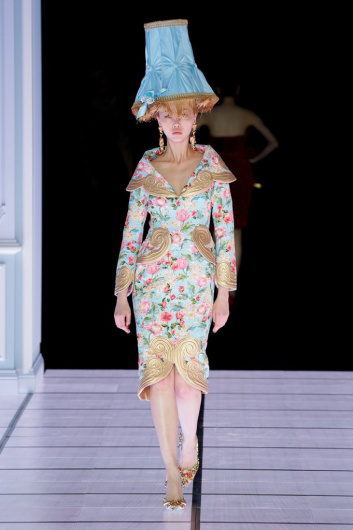 Fotoservizio/FW 22-23/WOMEN/SFILATA/MOSCHINO/DP2/3