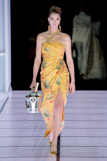 Fotoservizio/FW 22-23/WOMEN/SFILATA/MOSCHINO/DP2/5