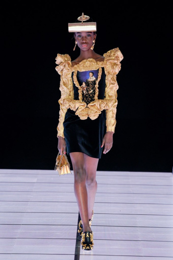 Fotoservizio/FW 22-23/WOMEN/SFILATA/MOSCHINO/DP2/13
