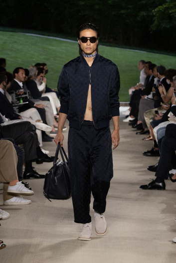 Fotoservizio/SS 2022/MEN/SFILATA/GIORGIO ARMANI/DP2/16