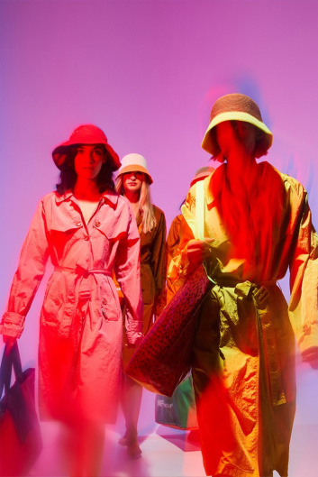 Fotoservizio/SS 2022/WOMEN/PRESENTAZIONE/OOF WEAR/DP2/1