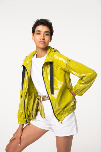 Fotoservizio/SS 2022/WOMEN/PRESENTAZIONE/HERNO/DP2/2
