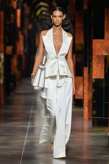 Fotoservizio/SS 2022/WOMEN/SFILATA/FENDI/DP2/1