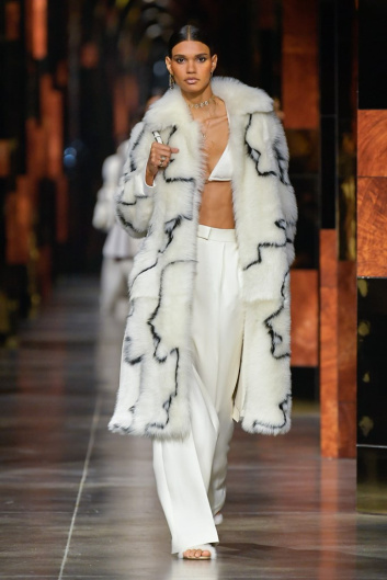 Fotoservizio/SS 2022/WOMEN/SFILATA/FENDI/DP2/2