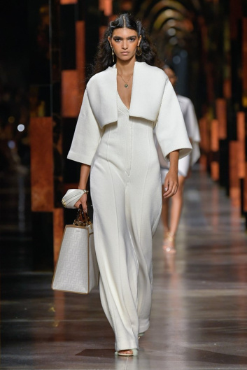 Fotoservizio/SS 2022/WOMEN/SFILATA/FENDI/DP2/6