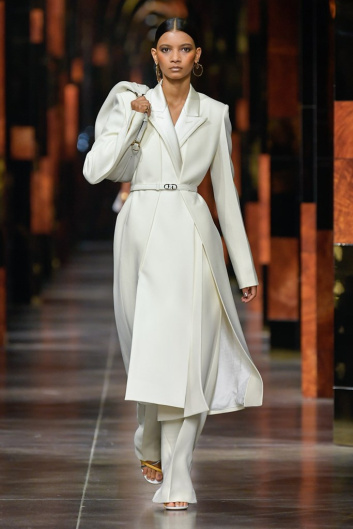 Fotoservizio/SS 2022/WOMEN/SFILATA/FENDI/DP2/0