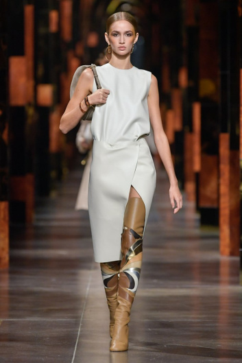 Fotoservizio/SS 2022/WOMEN/SFILATA/FENDI/DP2/3