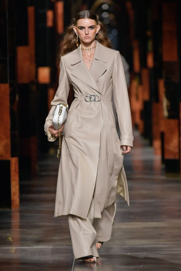 Fotoservizio/SS 2022/WOMEN/SFILATA/FENDI/DP2/4