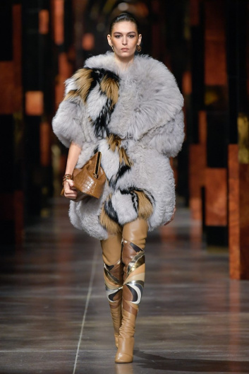 Fotoservizio/SS 2022/WOMEN/SFILATA/FENDI/DP2/5
