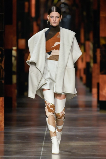 Fotoservizio/SS 2022/WOMEN/SFILATA/FENDI/DP2/4