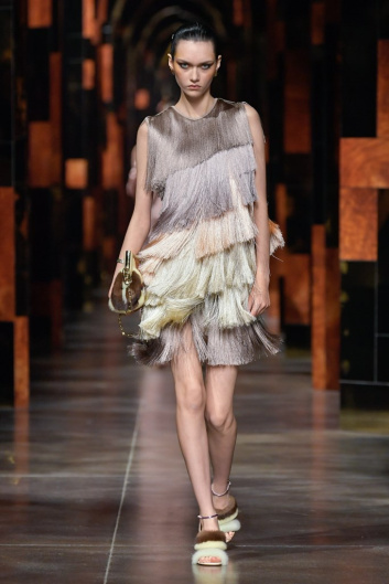 Fotoservizio/SS 2022/WOMEN/SFILATA/FENDI/DP2/6