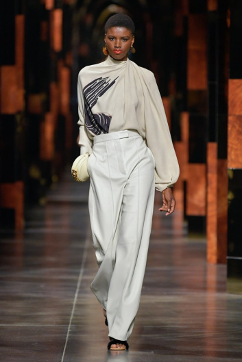 Fotoservizio/SS 2022/WOMEN/SFILATA/FENDI/DP2/9