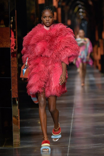 Fotoservizio/SS 2022/WOMEN/SFILATA/FENDI/DP2/4