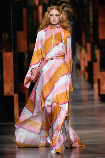 Fotoservizio/SS 2022/WOMEN/SFILATA/FENDI/DP2/11