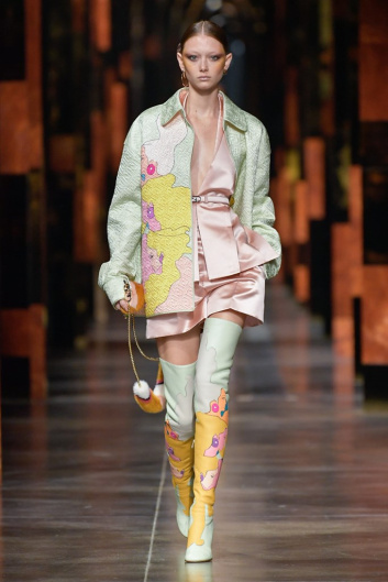 Fotoservizio/SS 2022/WOMEN/SFILATA/FENDI/DP2/12