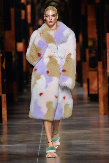 Fotoservizio/SS 2022/WOMEN/SFILATA/FENDI/DP2/0