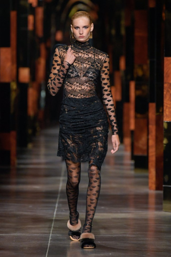Fotoservizio/SS 2022/WOMEN/SFILATA/FENDI/DP2/9