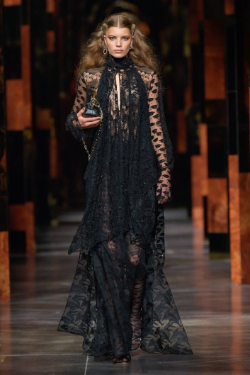 Fotoservizio/SS 2022/WOMEN/SFILATA/FENDI/DP2/10