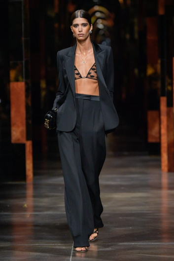 Fotoservizio/SS 2022/WOMEN/SFILATA/FENDI/DP2/11