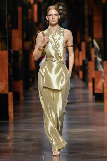 Fotoservizio/SS 2022/WOMEN/SFILATA/FENDI/DP2/2