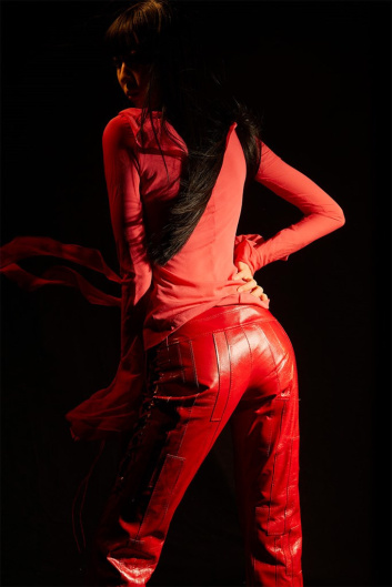 Fotoservizio/SS 2022/WOMEN/PRESENTAZIONE/RADICA STUDIO/DP2/11
