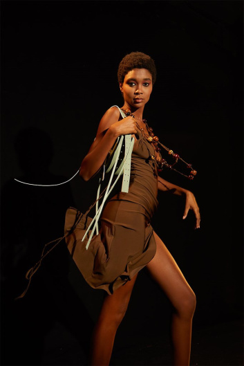 Fotoservizio/SS 2022/WOMEN/PRESENTAZIONE/RADICA STUDIO/DP2/14