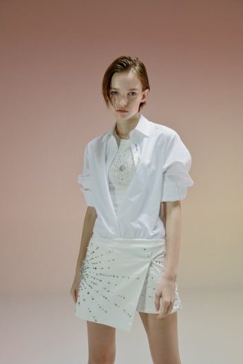 Fotoservizio/SS 2022/WOMEN/PRESENTAZIONE/DES PHEMMES/DP2/2