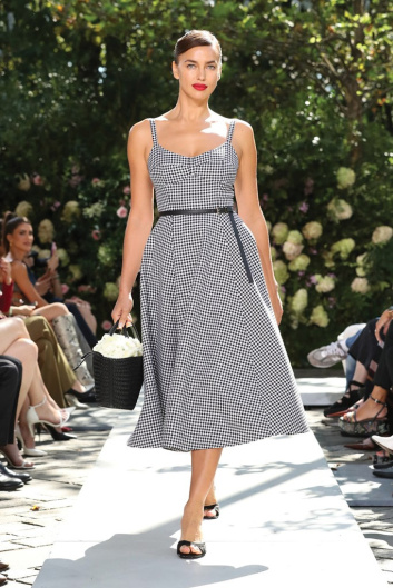 Fotoservizio/SS 2022/WOMEN/APPUNTAMENTO/MICHAEL KORS/DP2/26