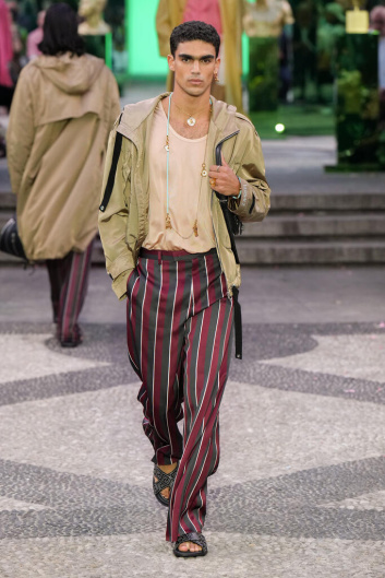 Fotoservizio/SS 2023/MEN/SFILATA/VERSACE/DP2/3