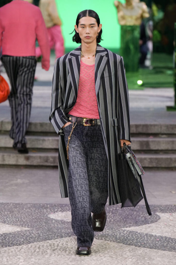 Fotoservizio/SS 2023/MEN/SFILATA/VERSACE/DP2/8