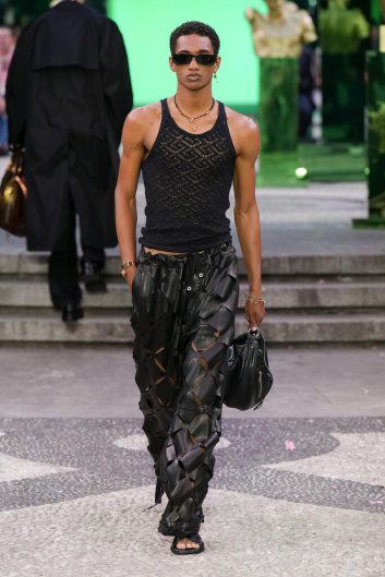 Fotoservizio/SS 2023/MEN/SFILATA/VERSACE/DP2/6