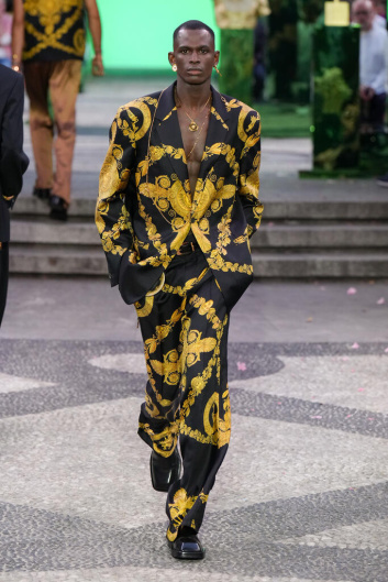 Fotoservizio/SS 2023/MEN/SFILATA/VERSACE/DP2/2