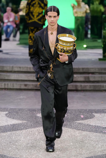 Fotoservizio/SS 2023/MEN/SFILATA/VERSACE/DP2/3