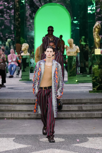 Fotoservizio/SS 2023/MEN/SFILATA/VERSACE/DP2/4
